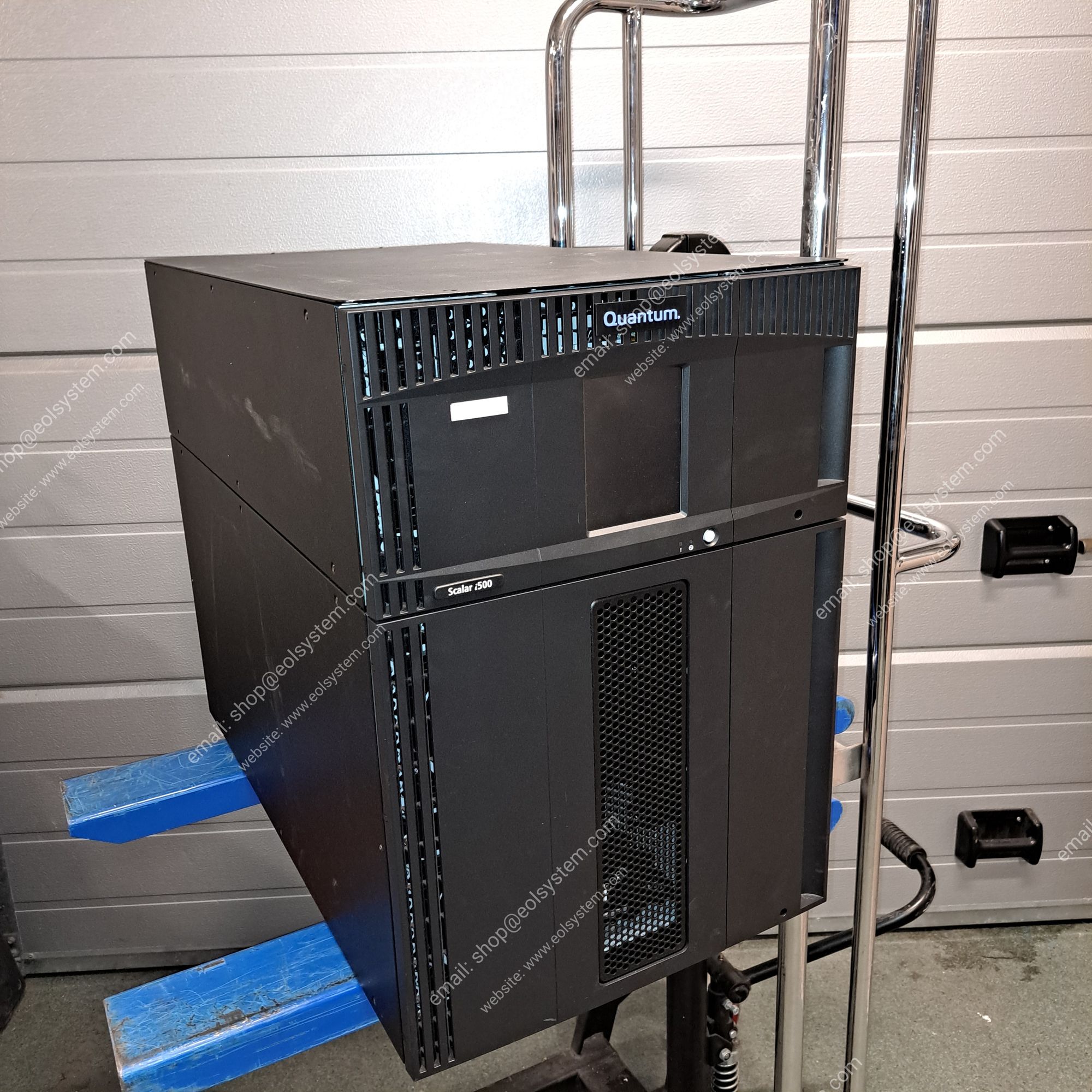 The Quantum Scalar i500 Tape Library (80053301) with 9U expansion (8